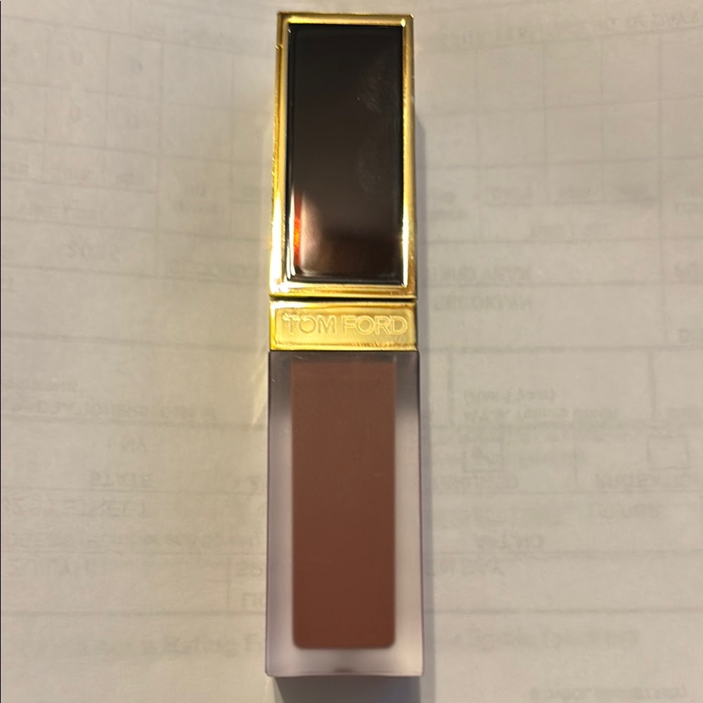 Tom Ford LIQUID LIP LUXE MATTE
longwearing, transfer-resistant liquid lipstick